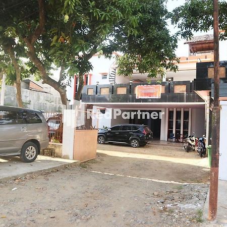 Wisma Suci Syariah Polewali Mandar Mitra Reddoorz Matakali Экстерьер фото