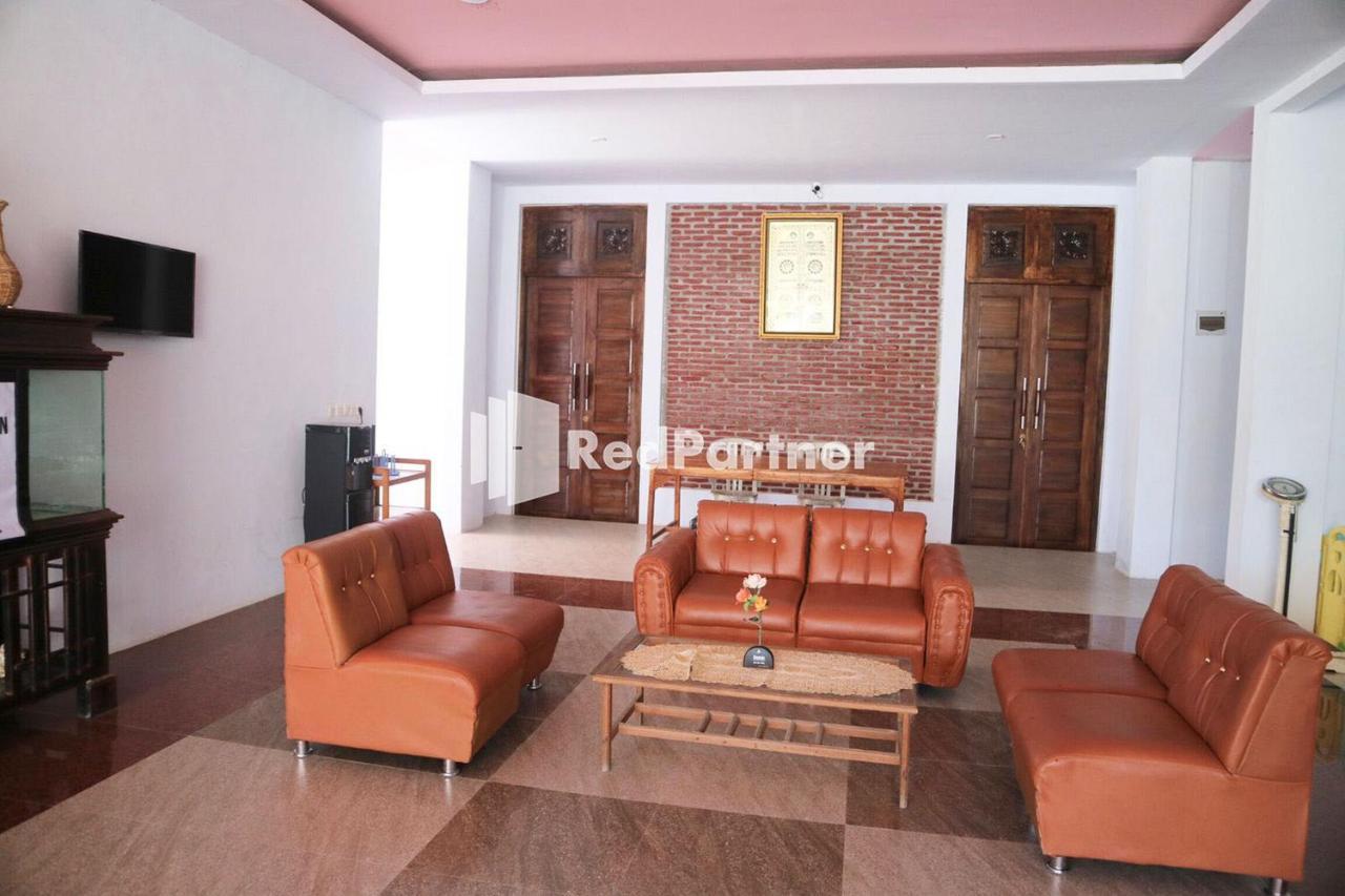 Wisma Suci Syariah Polewali Mandar Mitra Reddoorz Matakali Экстерьер фото