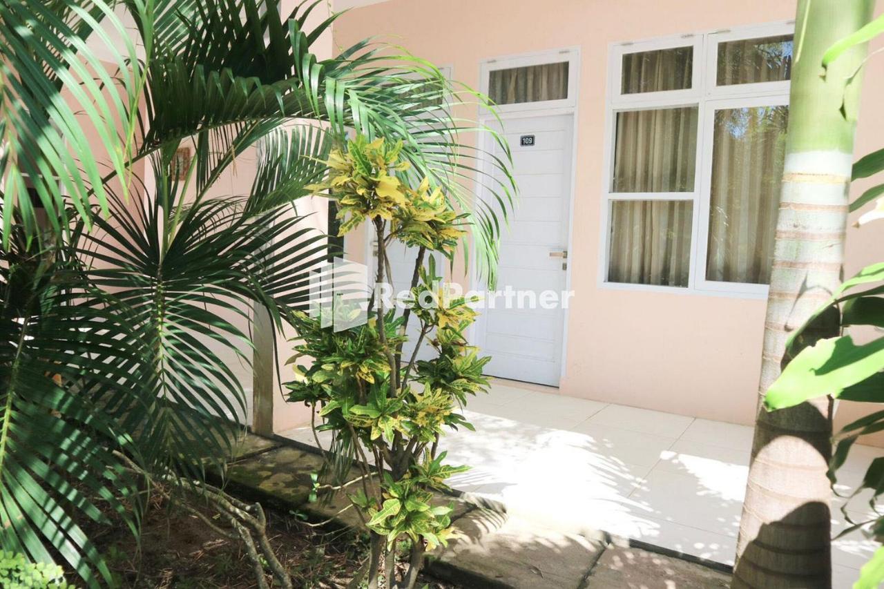 Wisma Suci Syariah Polewali Mandar Mitra Reddoorz Matakali Экстерьер фото